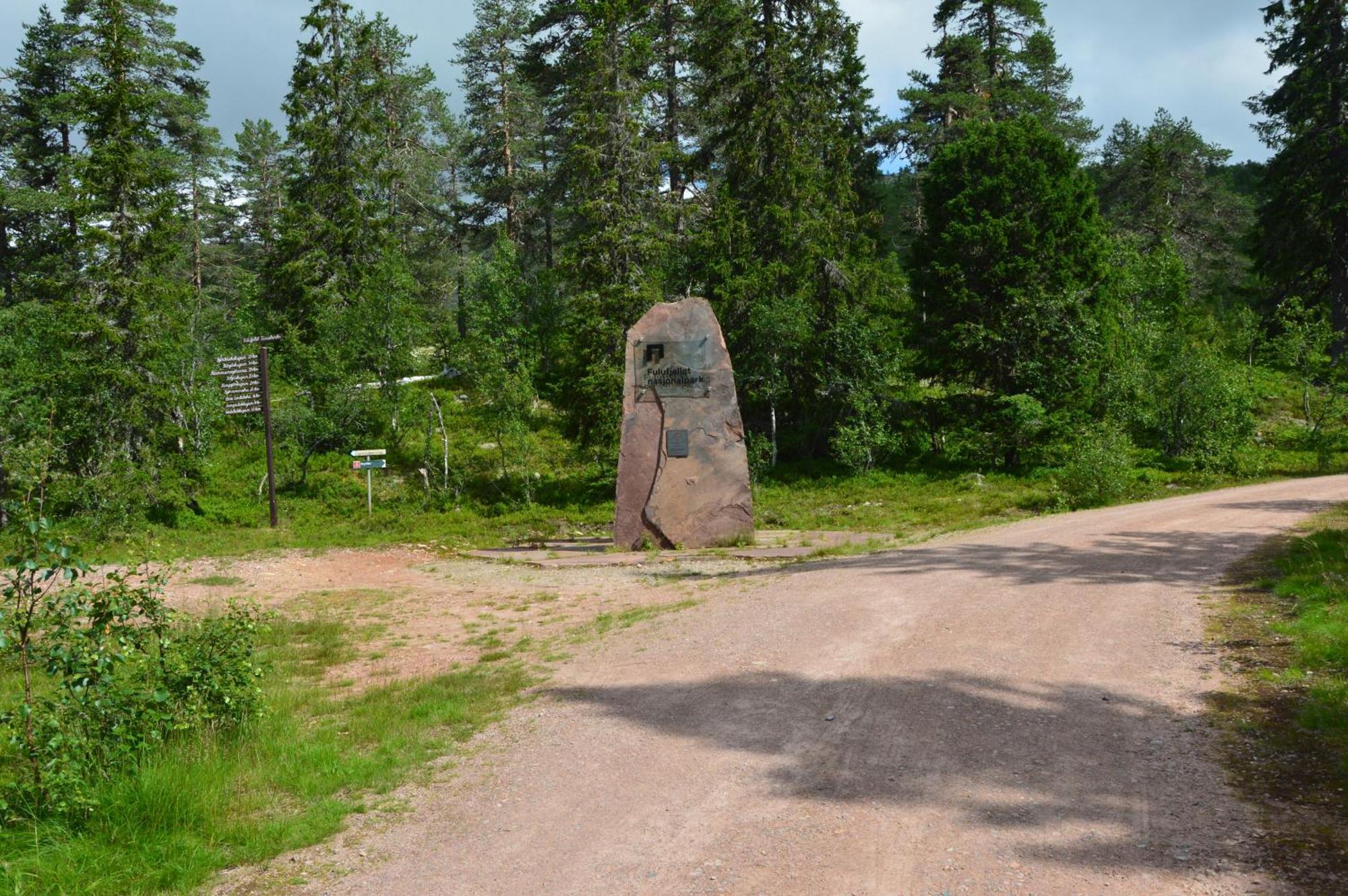 Hytte Anno 1721 Uten Internett, Strom, Vann - Men Med Rodmalt Utedo Ljørdal Dış mekan fotoğraf